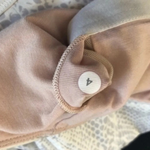 Lululemon Mesh With Me Tank Size 4 Preowned good condition no flaws - Picture 6 of 6